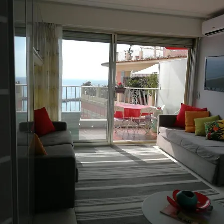 Studio La Plage Апартаменти Мантон