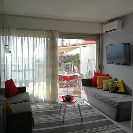 Studio La Plage Мантон